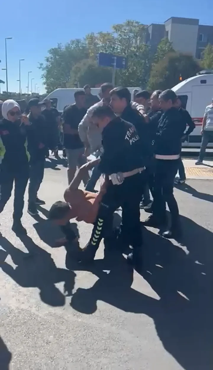 kucukcekmecede kaza yapan alkollu sofor polise direndi 6 lA7Q1FVp