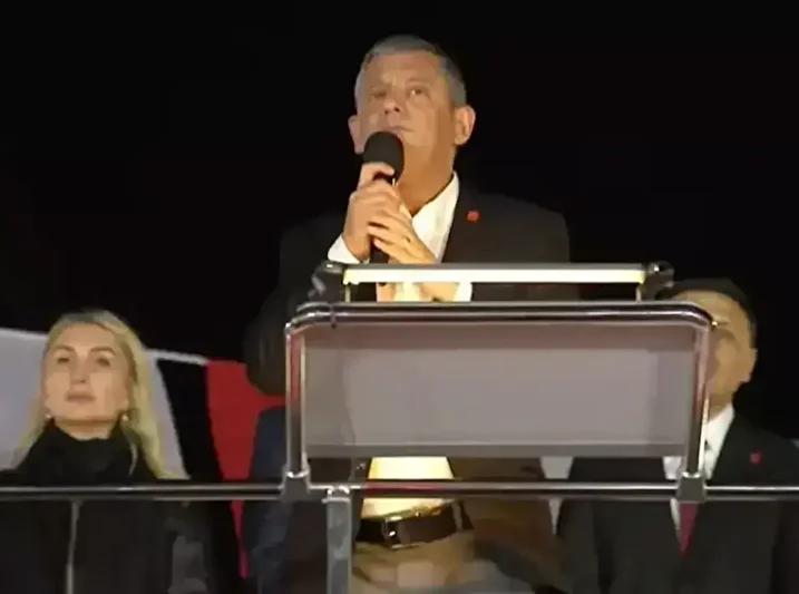 Leven Gültekin Özgür Özel'i 'yaptığı lümpence' diyerek hedef aldı: Siyasi parti misiniz, mafya mı? 1 leven gultekin ozgur ozeli yaptigi lumpence diyerek hedef aldi siyasi parti misiniz mafya mi
