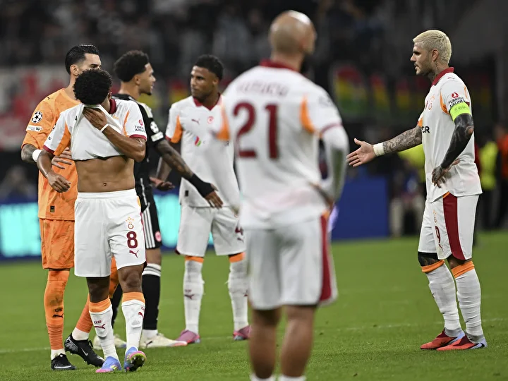 Liverpool maçı öncesi yıldız oyuncudan flaş hal: Isınmaya çıkmadı! 5 liverpool maci oncesi yildiz oyuncudan flas hal isinmaya cikmadi 4 NEFSs1dd