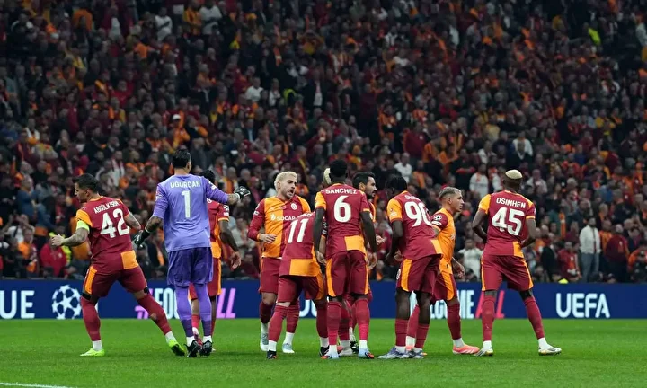 liverpoolun yildizi etkilendi alana dondu ve stadyumu inceledi 7 6UDs6g1w
