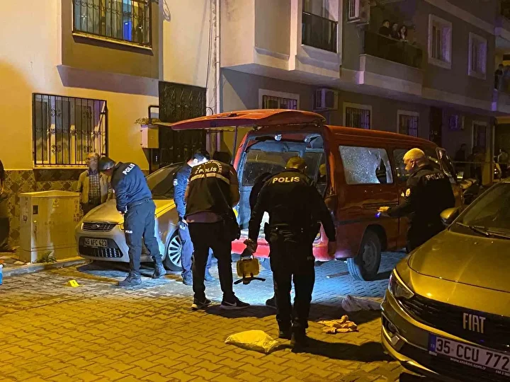 Manisa’da araca silahlı taarruz: Yaralılar var 1 manisada araca silahli taarruz yaralilar var 0 vlRef5Ms