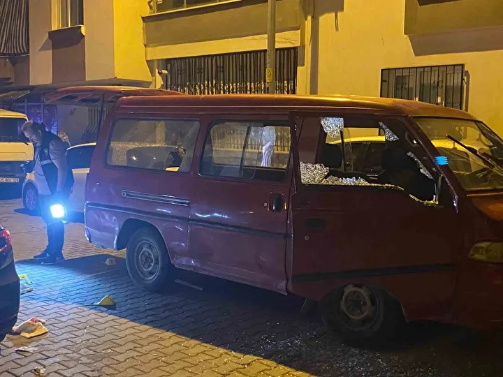 Manisa’da araca silahlı taarruz: Yaralılar var 4 manisada araca silahli taarruz yaralilar var 3 1kzDYesS