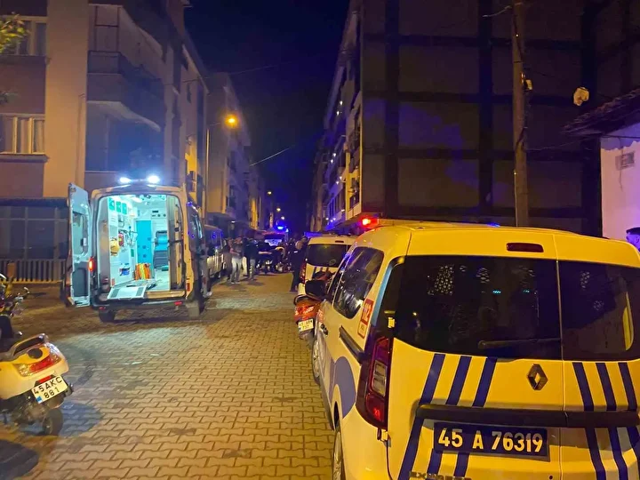 Manisa’da araca silahlı taarruz: Yaralılar var 5 manisada araca silahli taarruz yaralilar var 4 Kg4f823s