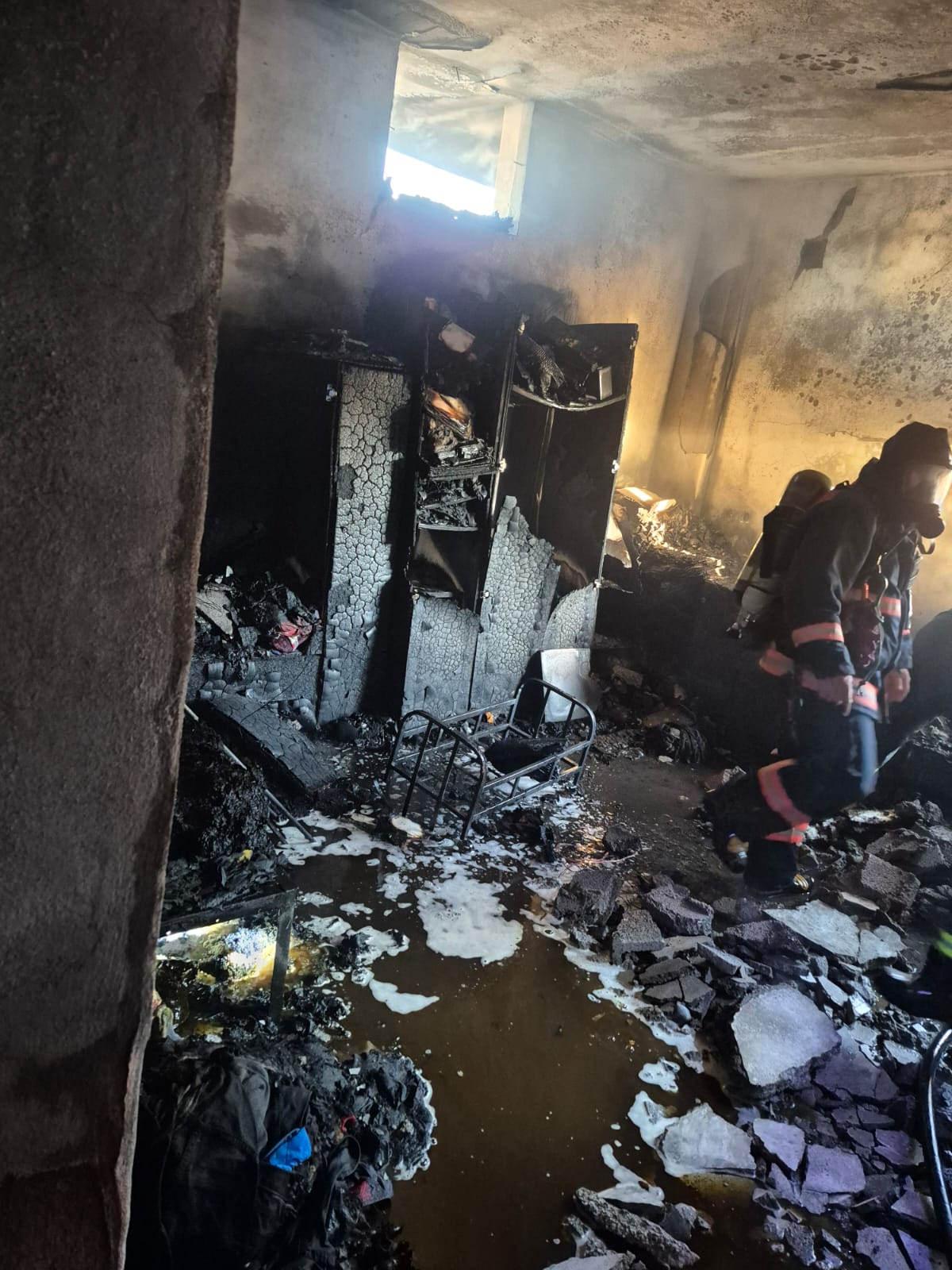 Mardin'de feci yangın: 1 çocuk öldü, 12 kişi hastaneye kaldırıldı 4 mardinde feci yangin 1 cocuk oldu 12 kisi hastaneye kaldirildi 3 NDNkfDfN