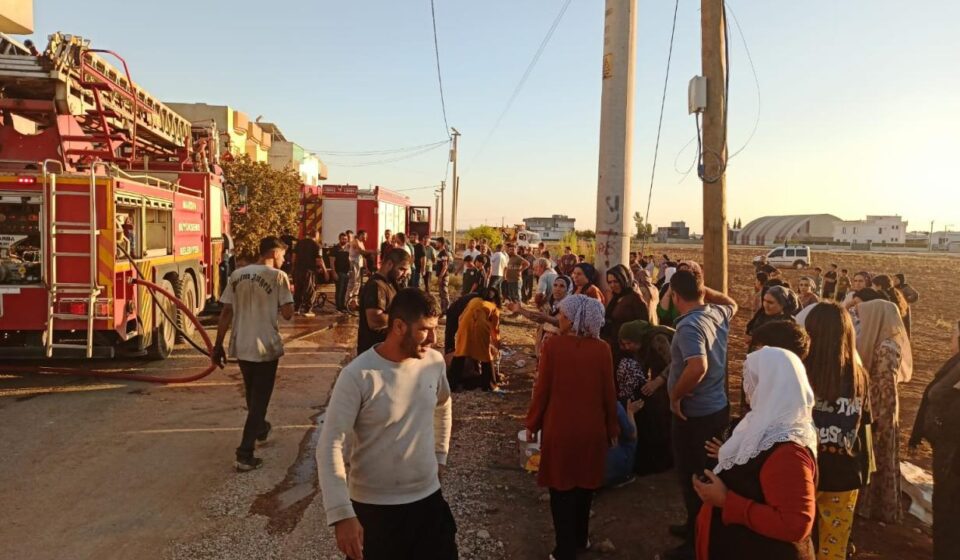 Mardin’de feci yangın: 1 çocuk öldü, 12 kişi hastaneye kaldırıldı mardinde feci yangin 1 cocuk oldu 12 kisi hastaneye kaldirildi BpN3rN4X.jpg