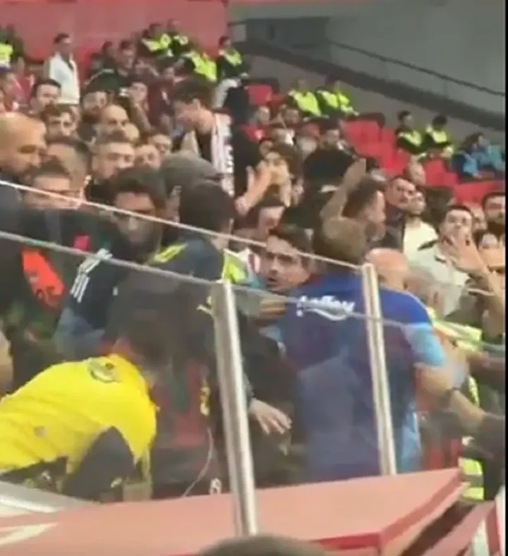 mert hakan yandas samsunsporlu taraftarla tartisti tribunler karisti goruntu 2