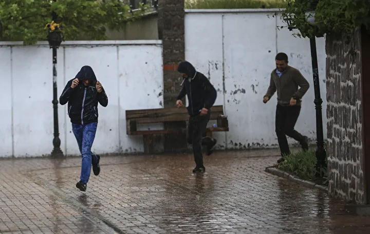 meteoroloji saat verip uyardi cok kuvvetli geliyor 1 AHy7Yh3Q