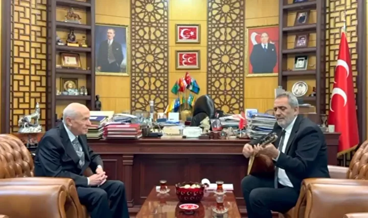 mhp genel baskani bahceli yavuz bingolu makaminda agirladi sanatci bahceliye baglamasini armagan etti 2 VkPUQBJb