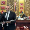 mhp genel baskani bahceli yavuz bingolu makaminda agirladi sanatci bahceliye baglamasini armagan etti xU8QNsuz.webp