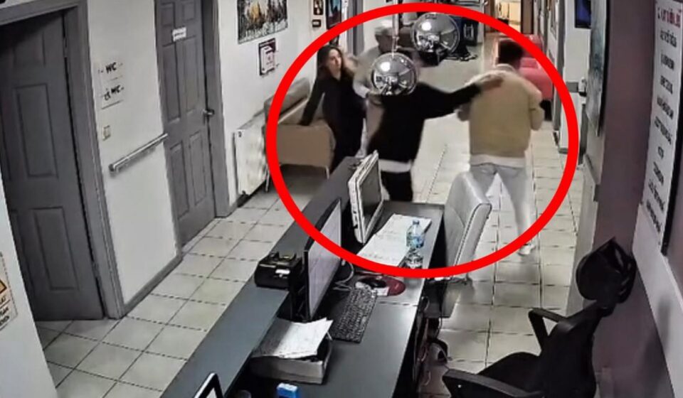 nefes borusuna simit kacti tip merkezi calisani heimlich hareketiyle kurtarildi 959mCk8D.jpg