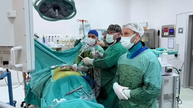 Organını büsbütün dolduran 8 santimetrelik ‘geyik boynuzu’ böbrek taşı ameliyatla çıkarıldı organini busbutun dolduran 8 santimetrelik geyik boynuzu bobrek tasi ameliyatla cikarildi nMuRVCcS.webp