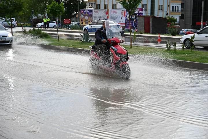 osmaniyede saganak hayati olumsuz etkiledi 5 D47GiyLu