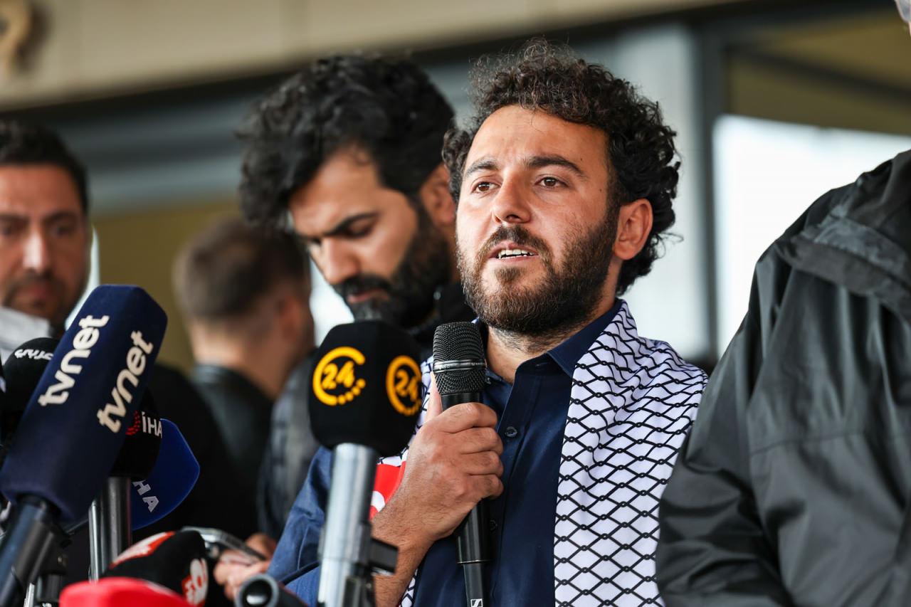 ozgurluk filosu aktivistleri istanbul havalimaninda karsilandi 5 EMCsAXDa