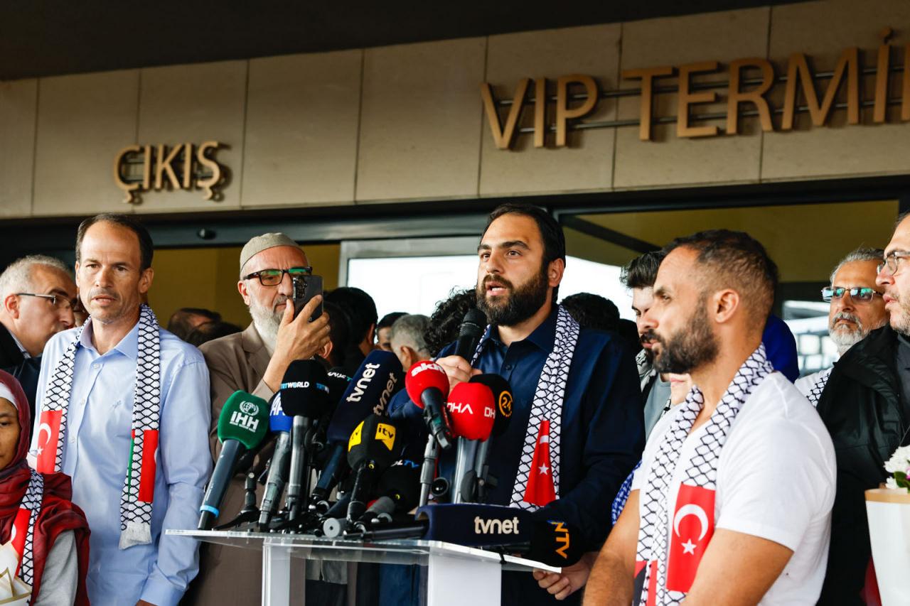 ozgurluk filosu aktivistleri istanbul havalimaninda karsilandi 6 nckhkq5r