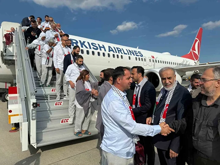 ozgurluk filosu aktivistlerini turkiyeye getiren thy ucagi istanbula ulasti 3 7QfYChT2