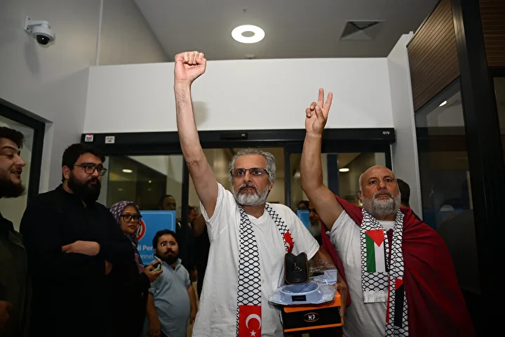 ozgurluk filosu aktivistlerini turkiyeye getiren thy ucagi istanbula ulasti 4 3kTVObz5