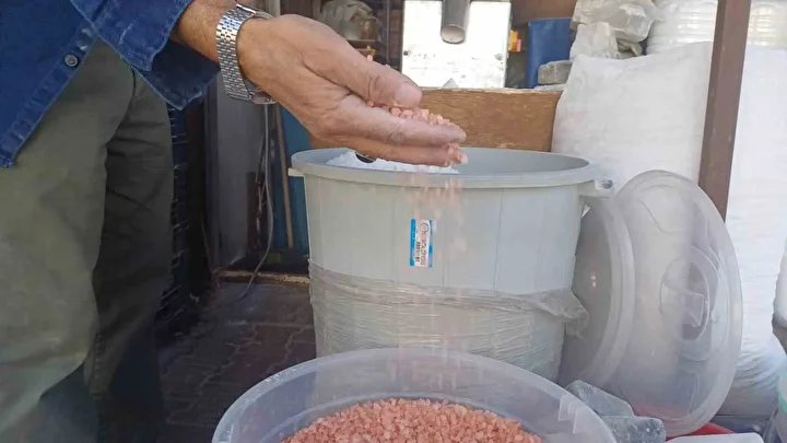 pakistandan ve cankiridan kayseriye getiriyor musterilerin gozu onunde parcalayip satiyor 1 IZsZNNBk