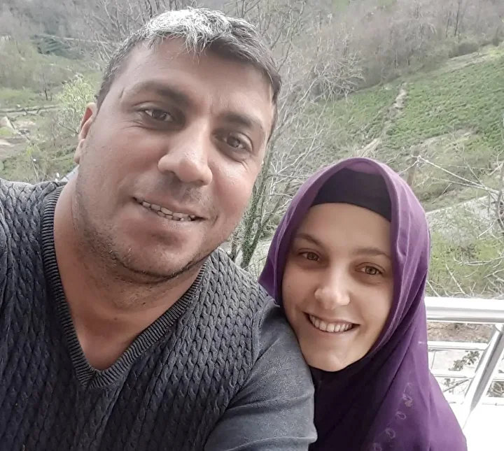 Paylaştığı fotoğraf ailesini parçaladı: Baba cezaevine girdi üç çocukla ortada kaldı 4 paylastigi fotograf ailesini parcaladi baba cezaevine girdi uc cocukla ortada kaldi 3 K8hQRH5n