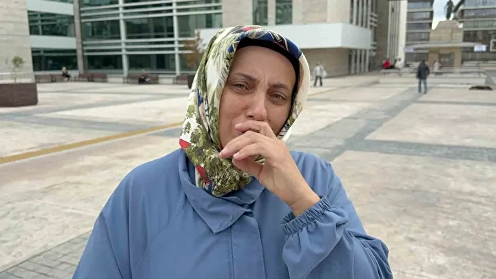 Paylaştığı fotoğraf ailesini parçaladı: Baba cezaevine girdi üç çocukla ortada kaldı 9 paylastigi fotograf ailesini parcaladi baba cezaevine girdi uc cocukla ortada kaldi 8 ODXikeBA