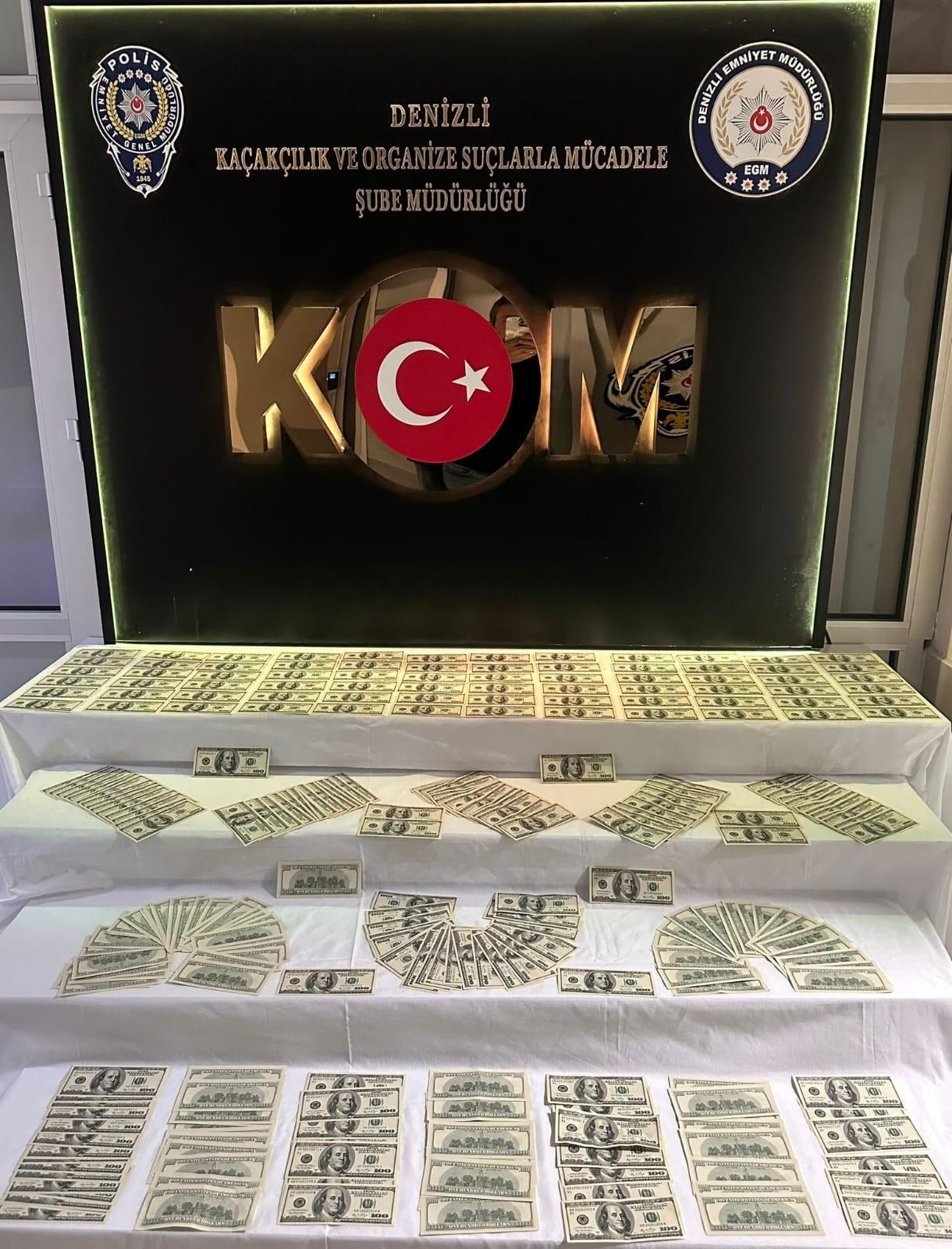 Piyasaya süreceklerdi! 35 bin 100 dolar pahasında geçersiz banknot ele geçirildi 1 piyasaya sureceklerdi 35 bin 100 dolar pahasinda gecersiz banknot ele gecirildi 0 iwg2BYEH
