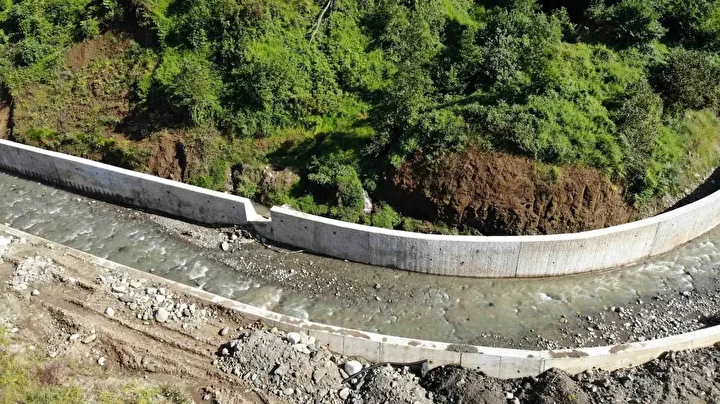 Rizeli çay üreticisi dere ıslahı nedeniyle yapılak yüksek duvarlar yüzünden mağdur oldu: Çayını toplayamıyor 2 rizeli cay ureticisi dere islahi nedeniyle yapilak yuksek duvarlar yuzunden magdur oldu cayini toplayamiyor i4Z1Phvz