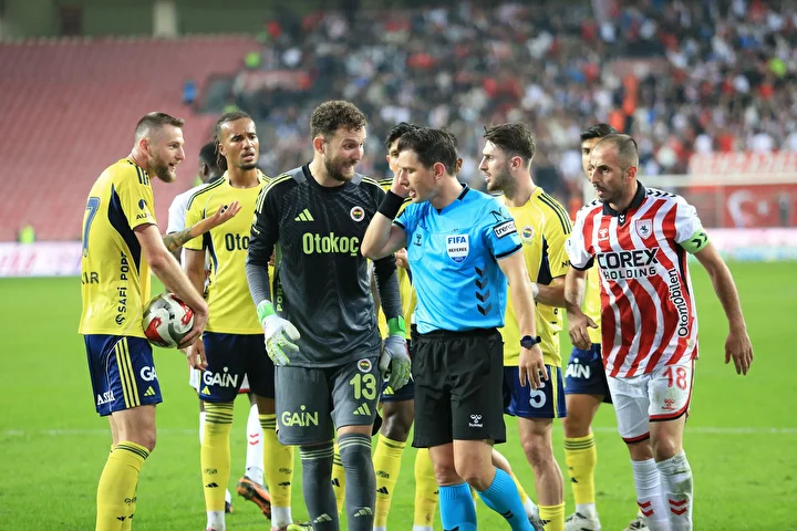 Samsunspor-Fenerbahçe maçının tartışmalı konumları için eski hakemler ne dedi? UEFA'nın yorumu ortaya çıktı 2 samsunspor fenerbahce macinin tartismali konumlari icin eski hakemler ne dedi uefanin yorumu ortaya cikti 1 f3U78f78
