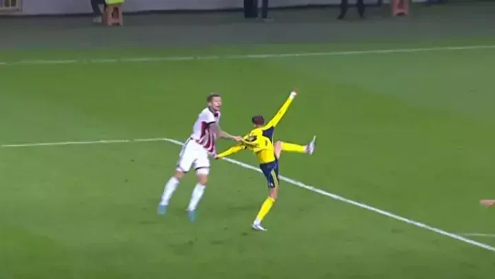 Samsunspor-Fenerbahçe maçının tartışmalı konumları için eski hakemler ne dedi? UEFA'nın yorumu ortaya çıktı 4 samsunspor fenerbahce macinin tartismali konumlari icin eski hakemler ne dedi uefanin yorumu ortaya cikti 3 3y3PjpZd