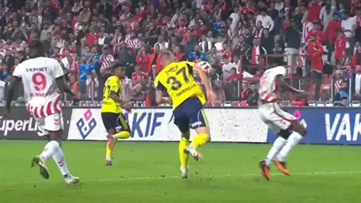 Samsunspor-Fenerbahçe maçının tartışmalı konumları için eski hakemler ne dedi? UEFA'nın yorumu ortaya çıktı 8 samsunspor fenerbahce macinin tartismali konumlari icin eski hakemler ne dedi uefanin yorumu ortaya cikti 7 jw6hnlN9
