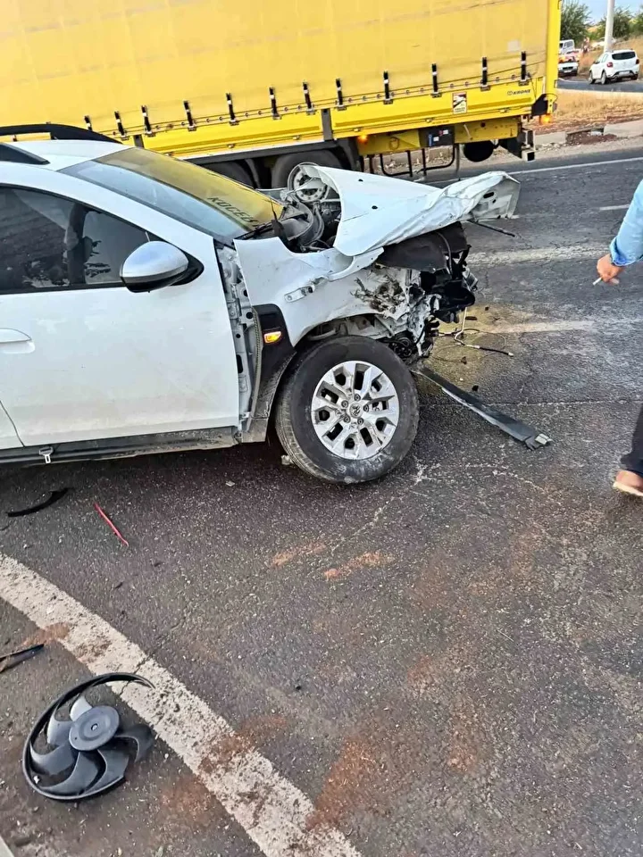 Şanlıurfa’da mazot yüklü tanker arabaya çarptı: Yaralılar var 4 sanliurfada mazot yuklu tanker arabaya carpti yaralilar var 3 85JHIwJ6