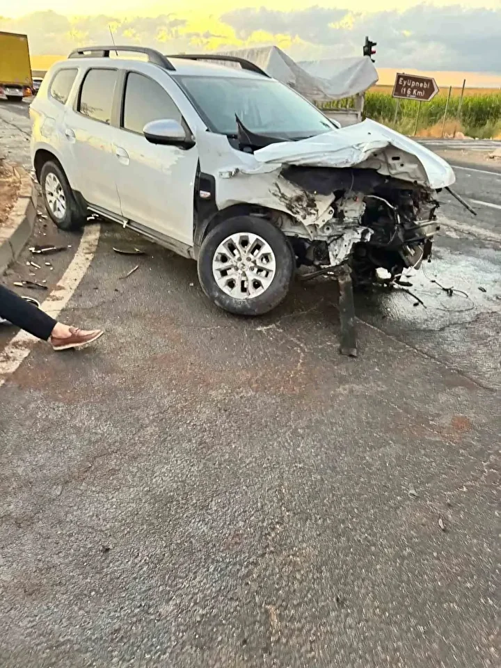 Şanlıurfa’da mazot yüklü tanker arabaya çarptı: Yaralılar var 5 sanliurfada mazot yuklu tanker arabaya carpti yaralilar var 4 mu2REDtV