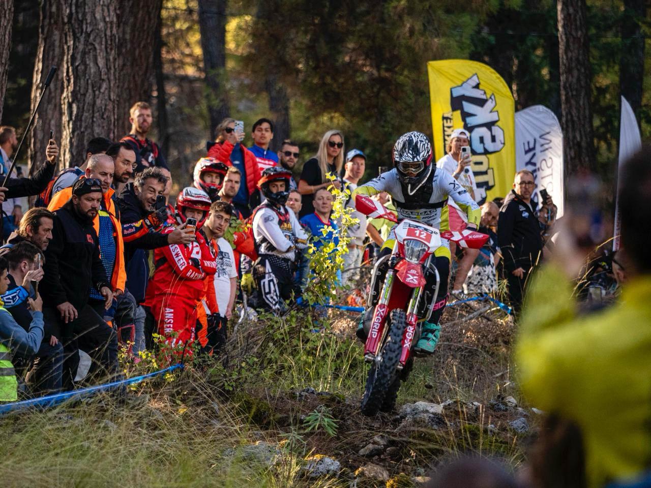 sea to sky enduro motosiklet yarisinin orman etabinda onder manuel lettenbichler 1 hwCwAJwN