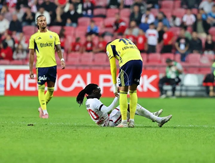 semih senturkten fenerbahceli yildiza ben olsam futbolu birakirim 0 HHhpWfXw