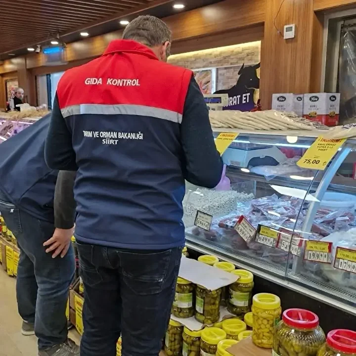 Siirt’te pastaneler fırınlar marketler denetlendi: 24 işletmeye 3,5 milyon lira ceza kesildi 1 siirtte pastaneler firinlar marketler denetlendi 24 isletmeye 35 milyon lira ceza kesildi 0 FbnJw3F6