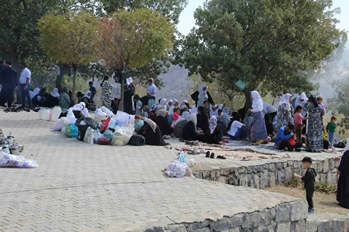 sirnakta 325 yillik mezarlik ziyareti gelenegi unutulmadi 13 bin kisi katildi 2 b5OBbgpD