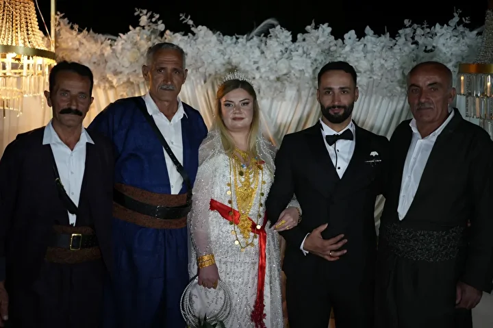 sirnaktaki dugunde gelin ve damada 3 milyon lira ve 15 kilo altin takildi 0 5n5Q8HXF