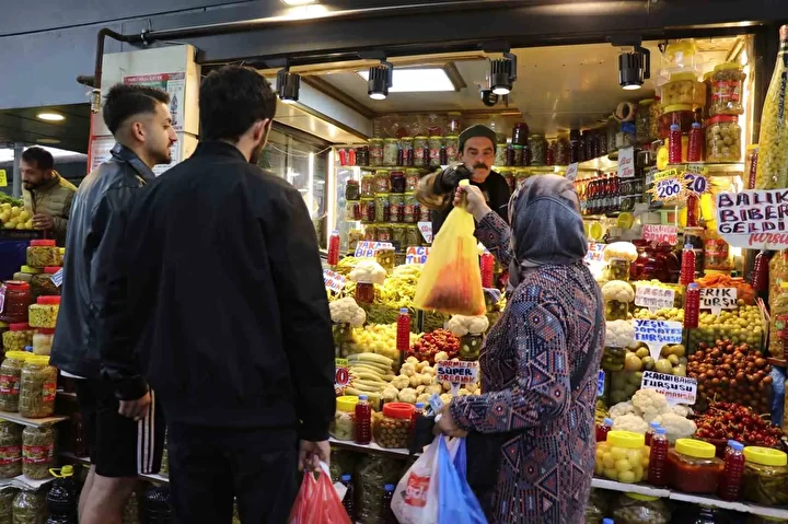 sofralarin vazgecilmezi tursular tezgahlari renklendirmeye basladi 2