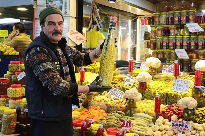 sofralarin vazgecilmezi tursular tezgahlari renklendirmeye basladi 4 WYP5bDYq