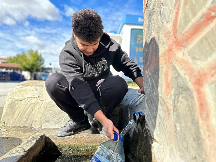Su zahmeti bir kente daha sıçradı, bidonu kapan kuyruğa koştu: 'Bize adeta ‘yağmurlu havada size su yok’ dendi' 1 su zahmeti bir kente daha sicradi bidonu kapan kuyruga kostu bize adeta yagmurlu havada Nr83PeJG