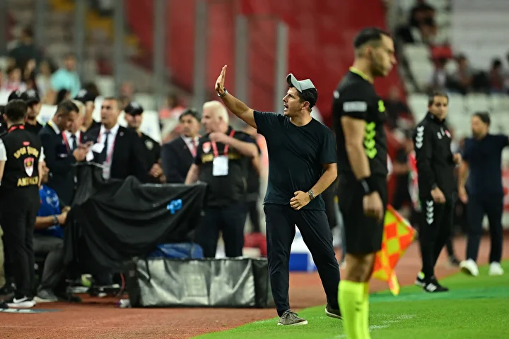 Süper Lig takımında beklenmedik istifa 2 super lig takiminda beklenmedik istifa 1 rTEF6DUJ