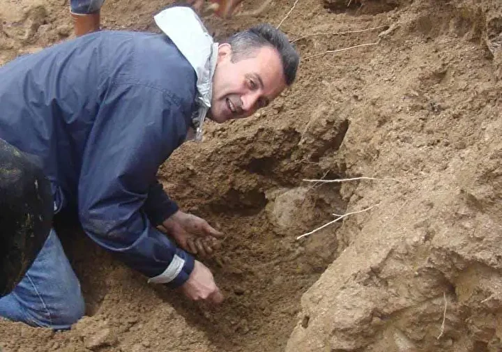 tabiattan kendi elleriyle topluyor 40 yildir isleyip takiya donusturuyor 0