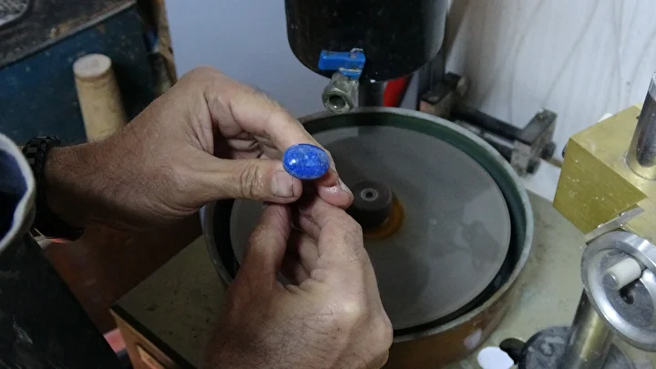 tabiattan kendi elleriyle topluyor 40 yildir isleyip takiya donusturuyor 8