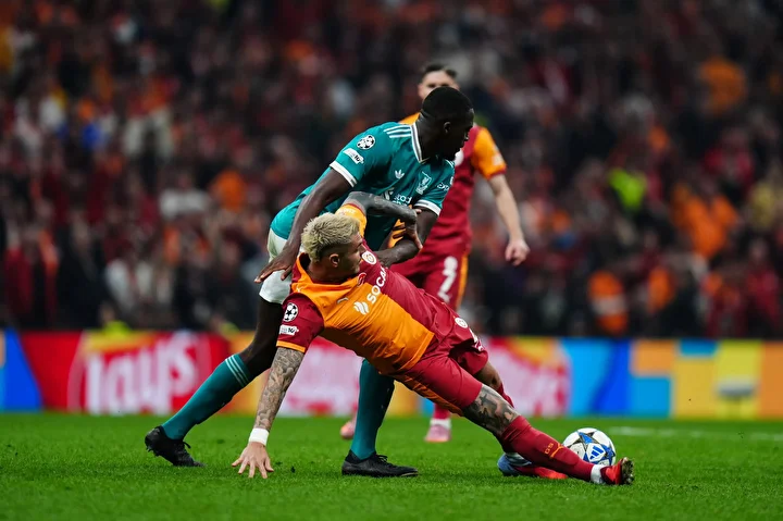 tarihi galibiyeti bu turlu tebrik ettiler iste galatasarayi kutlayan tek super lig takimi 4