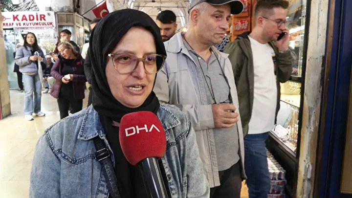 Tarihi tepe sonrası altında alarm: Uzmanlar kıymetlendirdi, 'Düne nazaran fiyat biraz gerilemiş üzere duruyor' 7 tarihi tepe sonrasi altinda alarm uzmanlar kiymetlendirdi dune nazaran fiyat biraz gerilemis uzere duruyor JOsy6V35