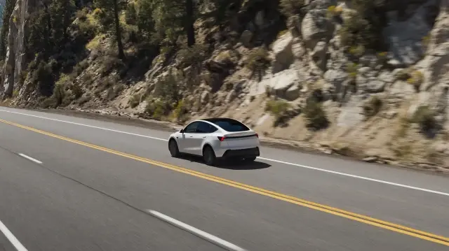 tesla en ucuz suv modelini tanitti yeni tesla model y standard ne kadar fiyat vGghzUg8.webp