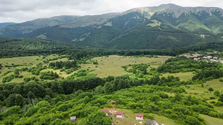 tokat ve ordu ortasindaki cimban yaylasi alpleri andiriyor yayla konutlari ve buz uzere sulariyla msWJwQ1z