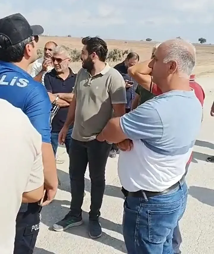 TOKİ tarafından depremzedeler için yapılan konutların yolunu CHP'li Adana Belediyesi tamamlamadı: Vatandaş yol kesip yardım istedi 3 toki tarafindan depremzedeler icin yapilan konutlarin yolunu chpli adana belediyesi tamamlamadi vatandas yol kesip ZiW3Ieff