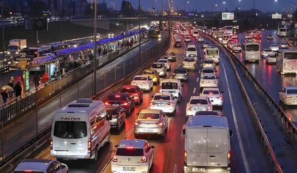 trafikte yeni sistem basliyor geregi yapildi ile ihbar devreye girecek 1QVcVJ5U.jpg