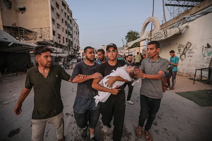 Trump'ın davetine karşın saldırıyorlar: İsrail'in Gazze'de bir konuta düzenlediği hava hücumunda 7'si çocuk 17 kişi hayatını kaybetti 16 trumpin davetine karsin saldiriyorlar israilin gazzede bir konuta duzenledigi hava hucumunda 7si cocuk 17