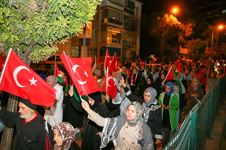 tum turkiye sumud icin meydanlarda yurdun dort bir yaninda sovlar duzenleniyor 15 XrJnhU86