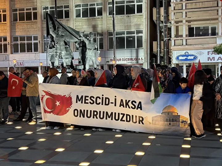 tum turkiye sumud icin meydanlarda yurdun dort bir yaninda sovlar duzenleniyor 16 kX3WSc1H